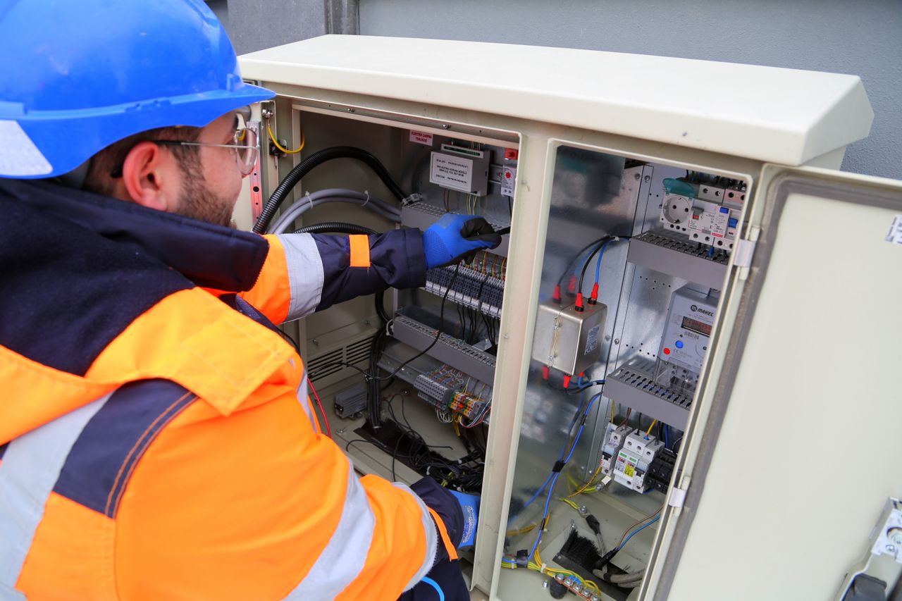 Inverseur de polarité électromagnétique